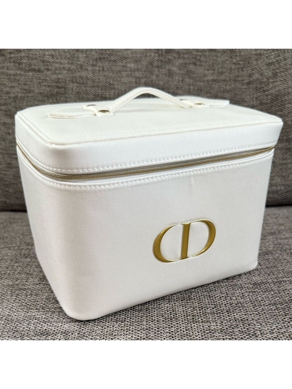 DIOR Prestige Lifestyle Set White Vanity Pouch Cotton Face Towel - Picture 6 of 16